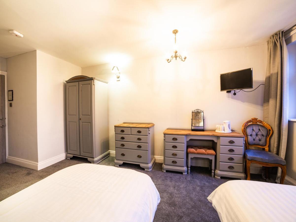 Churchill'S Hotel Wombwell Exteriör bild